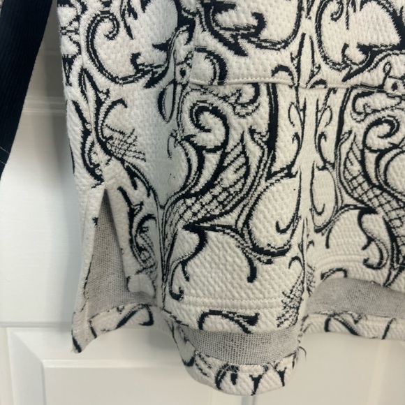 Tonia Debellis Black and White Tunic Small - Picture 6 of 10